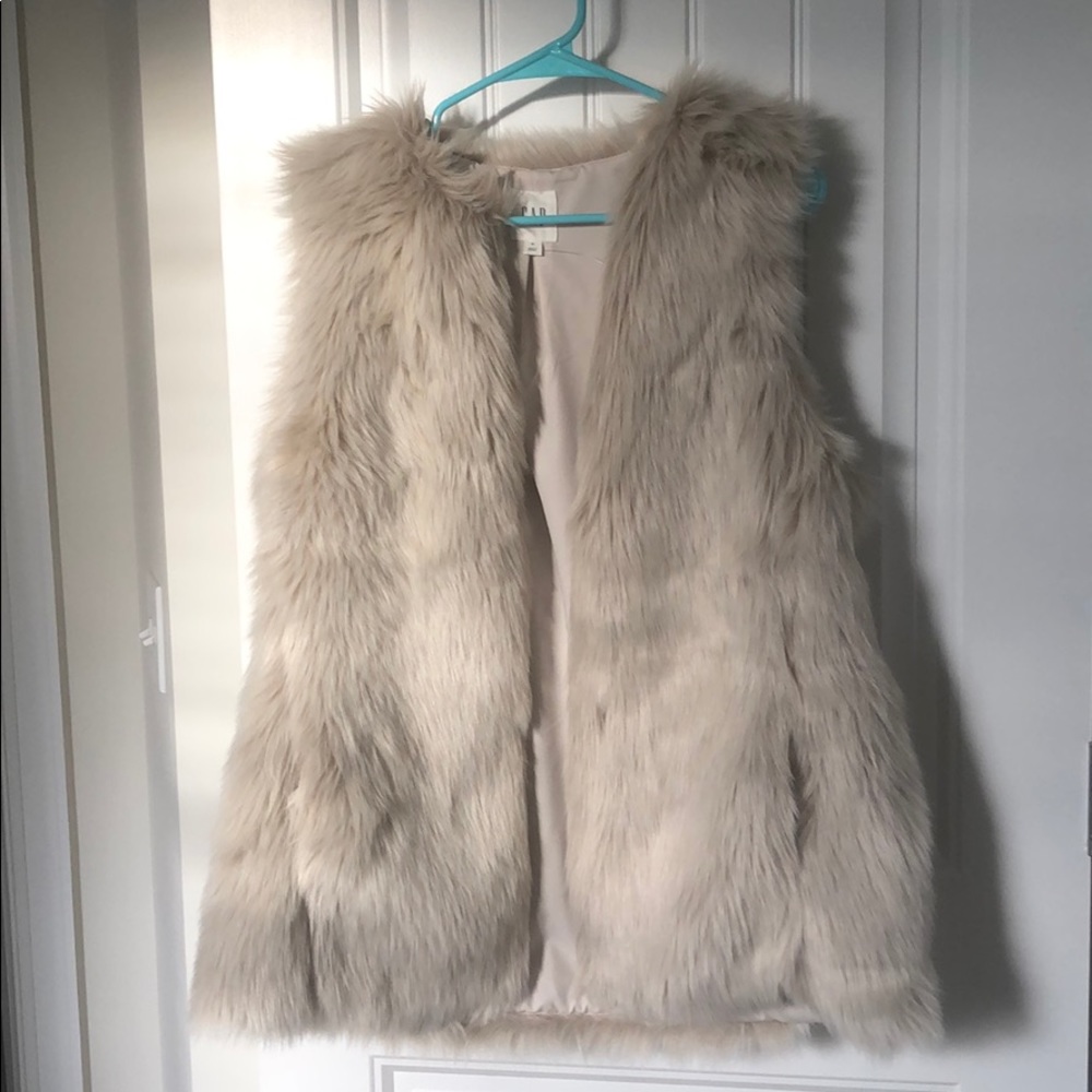 Gap fur vest